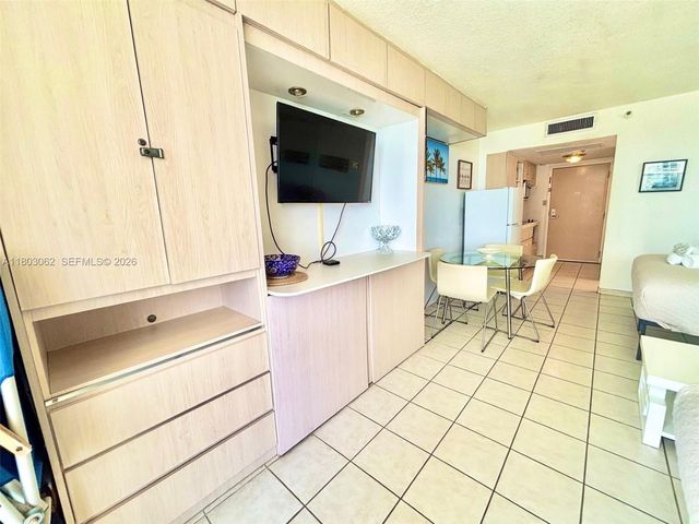 19201 Collins Avenue 606, Sunny Isles Beach, FL 33160