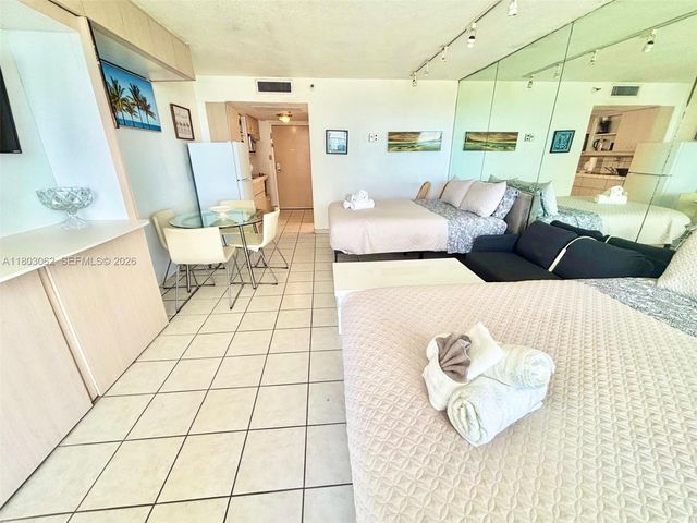 19201 Collins Avenue 606, Sunny Isles Beach, FL 33160