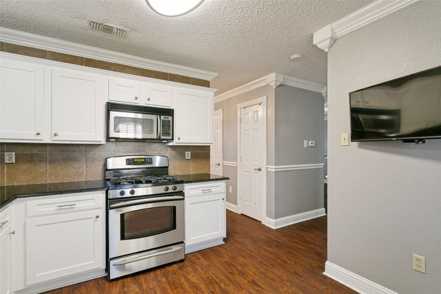 1754 Circle Creek Drive, Lewisville, TX 75067