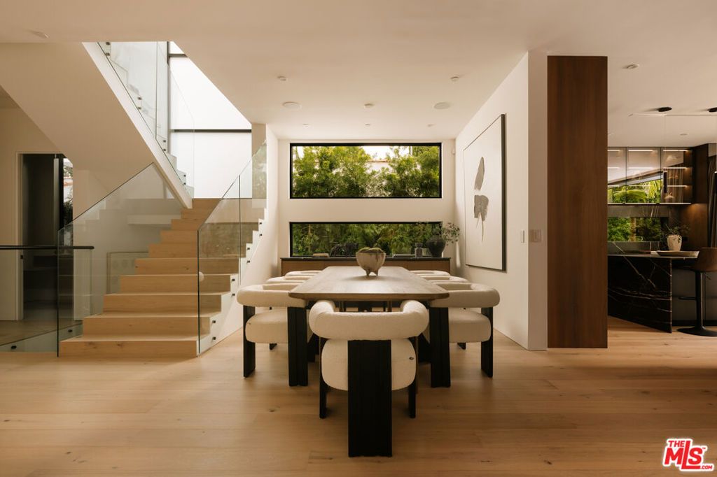 Image 9 of property listing at 515 N Harper Avenue, Los Angeles, CA 90048