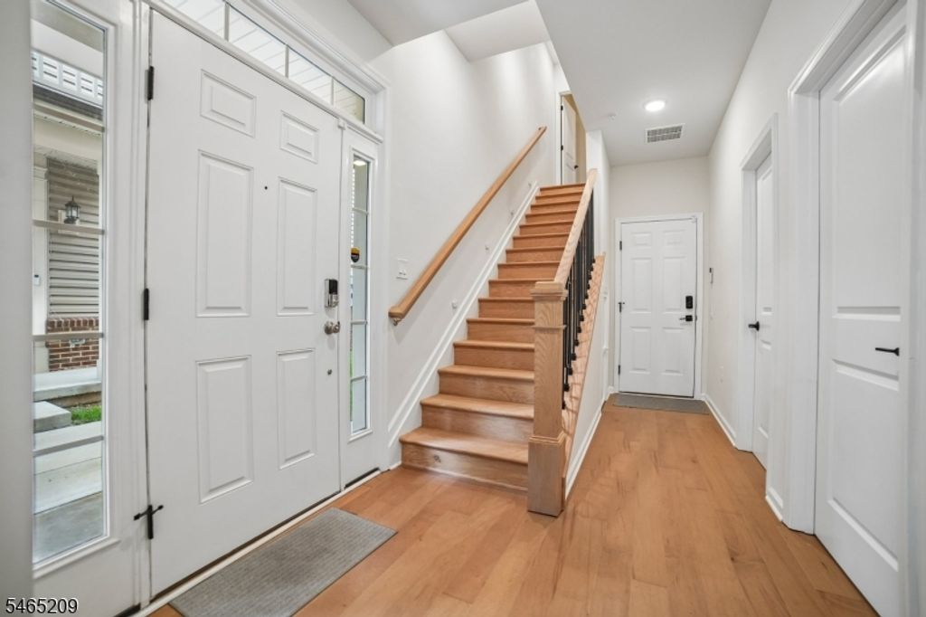 9 Haralson Ct, Livingston Twp., NJ 07039 — photo 4