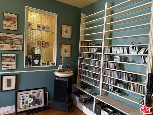 3728 York Boulevard, Los Angeles, CA 90065