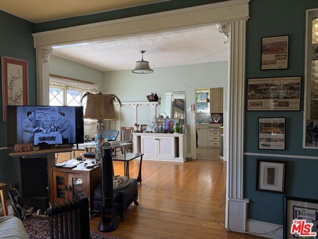 3728 York Boulevard, Los Angeles, CA 90065