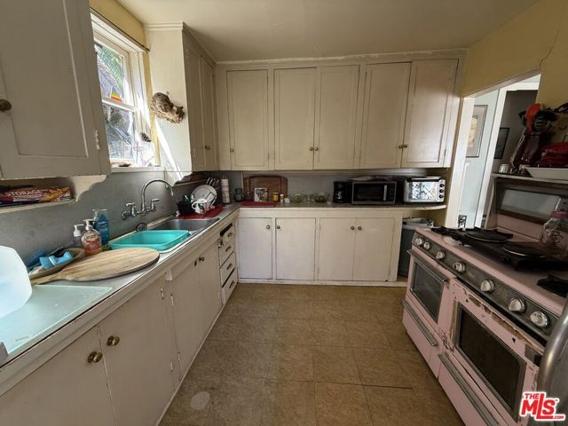 3728 York Boulevard, Los Angeles, CA 90065