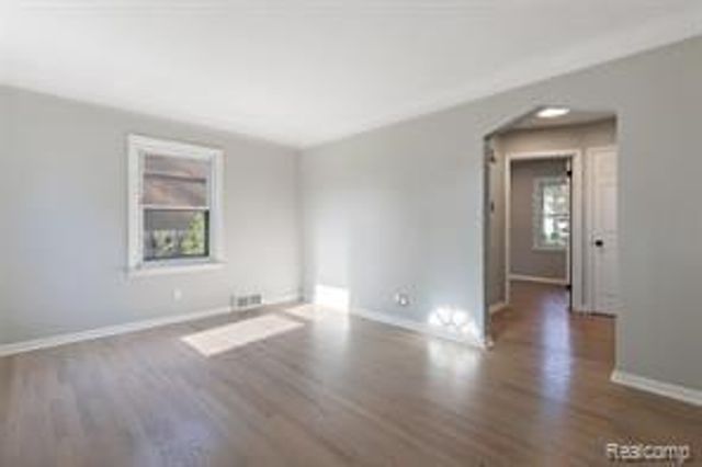 3477 Cummings Avenue, Berkley City, MI 48072
