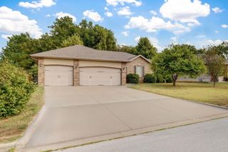 1933 West Mcclernon Street, Springfield, MO 65803