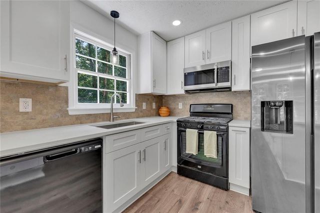 132 Springwater Trace, Woodstock, GA 30188