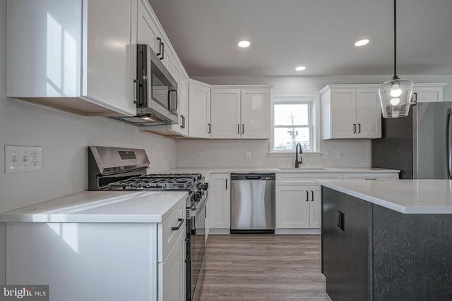 5 MYRTLE AVE, Gloucester City, NJ 08030