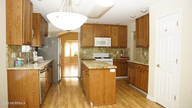 48 Ivy Hill Road, Lakewood, NJ 08701