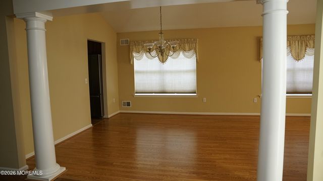 48 Ivy Hill Road, Lakewood, NJ 08701
