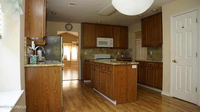 48 Ivy Hill Road, Lakewood, NJ 08701