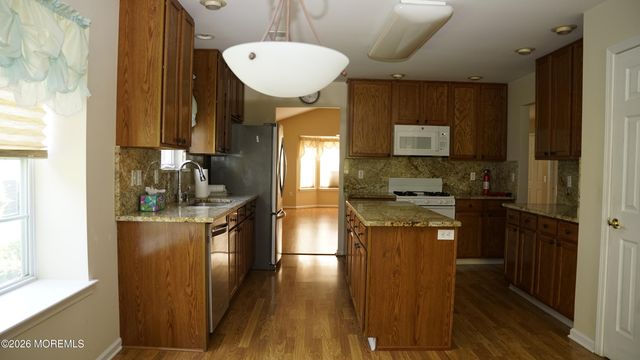 48 Ivy Hill Road, Lakewood, NJ 08701
