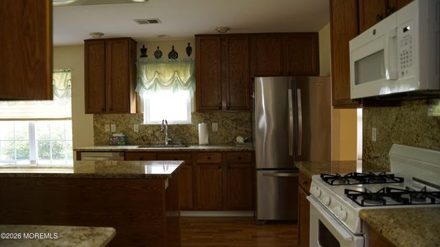 48 Ivy Hill Road, Lakewood, NJ 08701