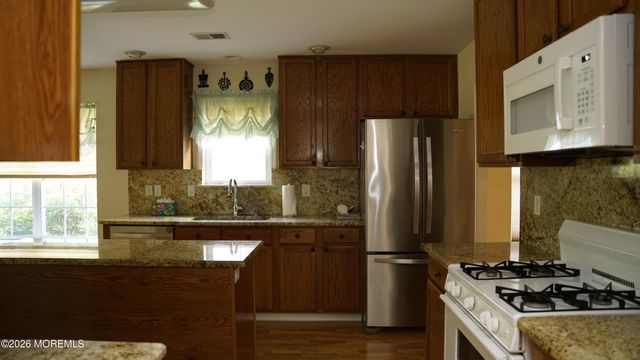 48 Ivy Hill Road, Lakewood, NJ 08701
