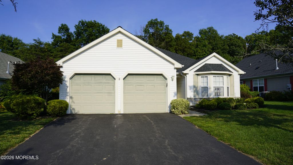 48 Ivy Hill Road, Lakewood, NJ 08701