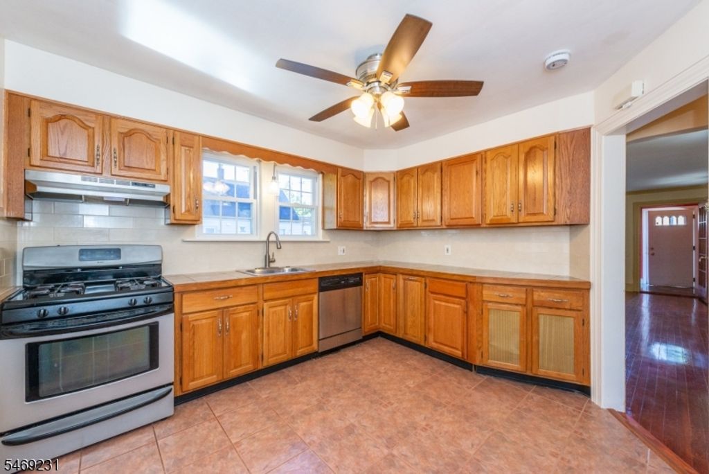 2307 Dewitt Ter, Linden City, NJ 07036 — photo 3