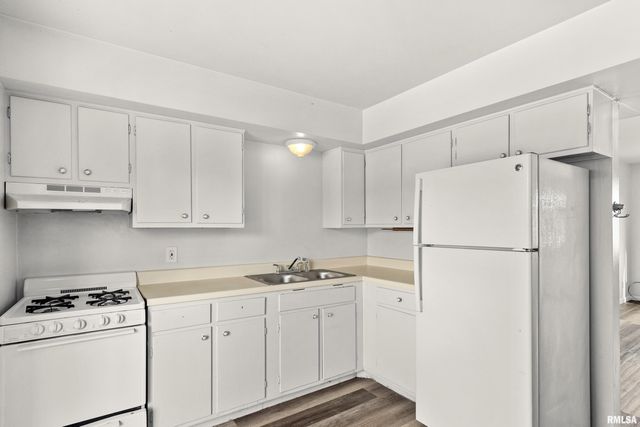 3623 N STERLING Avenue, Peoria, IL 61604