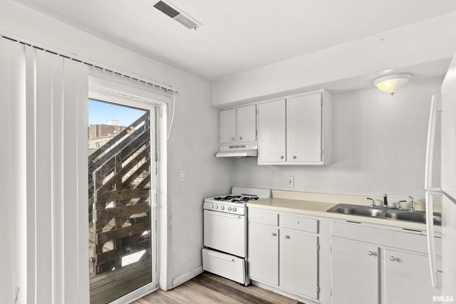 3623 N STERLING Avenue, Peoria, IL 61604