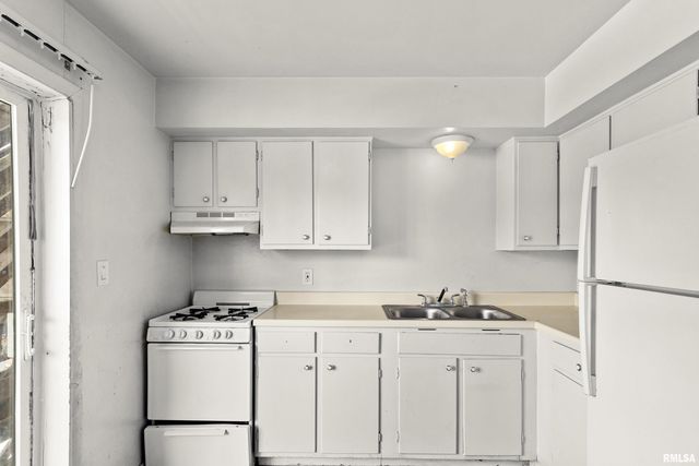 3623 N STERLING Avenue, Peoria, IL 61604