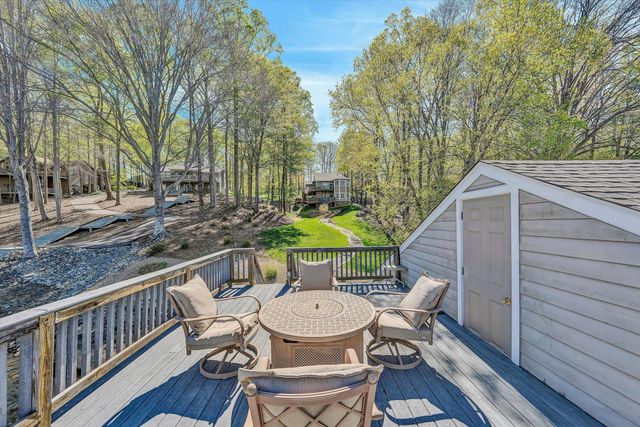 145 Channelview DR, Moneta, VA 24121