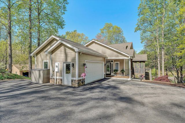 145 Channelview DR, Moneta, VA 24121