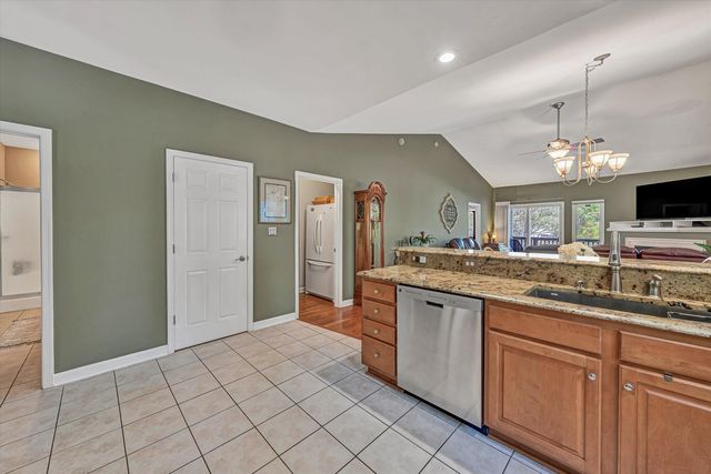 145 Channelview DR, Moneta, VA 24121