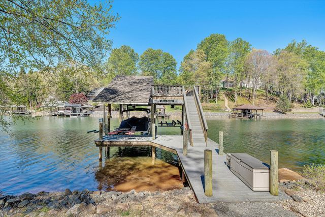 145 Channelview DR, Moneta, VA 24121