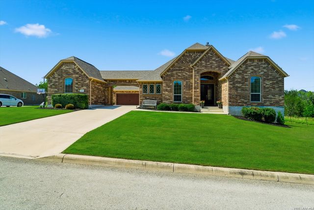 333 Cascade Trl, Castroville, TX 78009