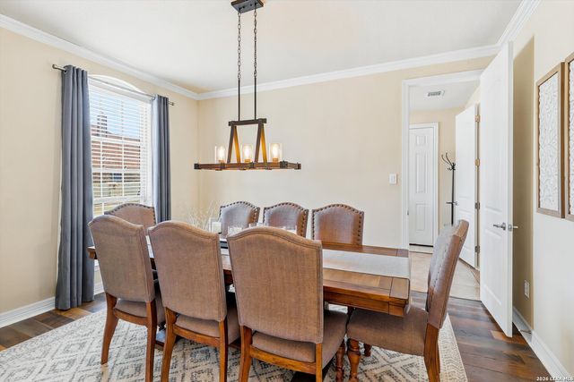 333 Cascade Trl, Castroville, TX 78009