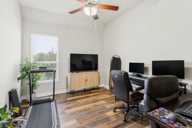 333 Cascade Trl, Castroville, TX 78009