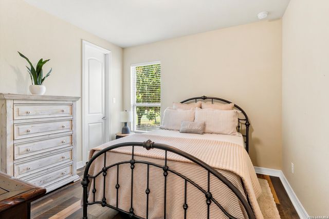 333 Cascade Trl, Castroville, TX 78009
