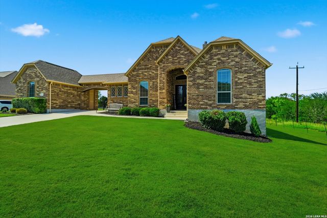 333 Cascade Trl, Castroville, TX 78009