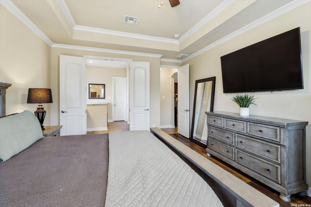 333 Cascade Trl, Castroville, TX 78009