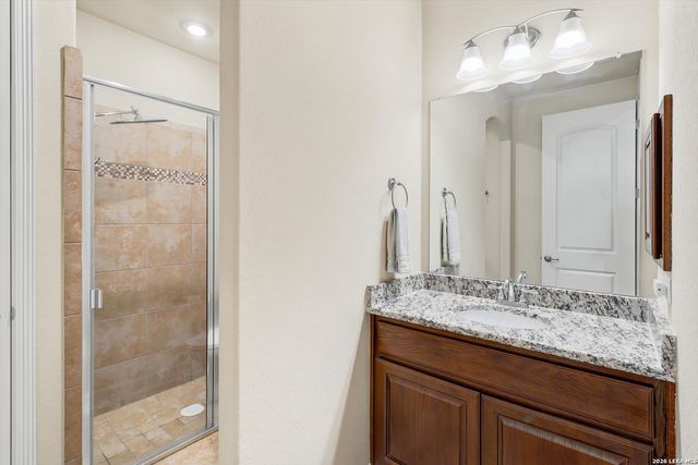 333 Cascade Trl, Castroville, TX 78009