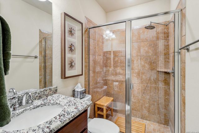 333 Cascade Trl, Castroville, TX 78009