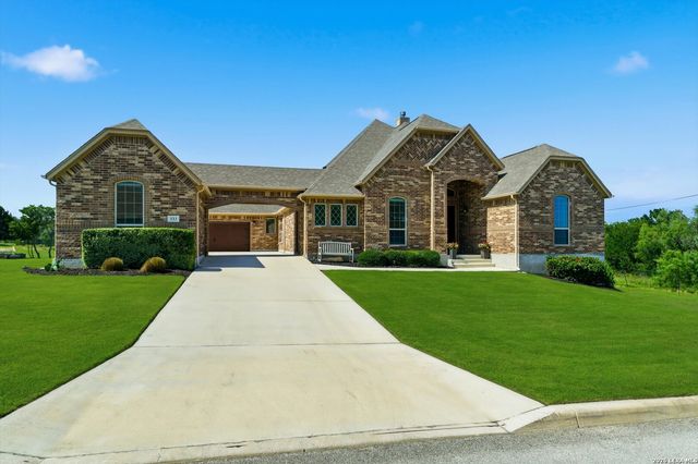 333 Cascade Trl, Castroville, TX 78009