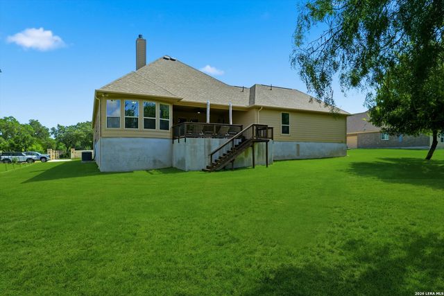 333 Cascade Trl, Castroville, TX 78009