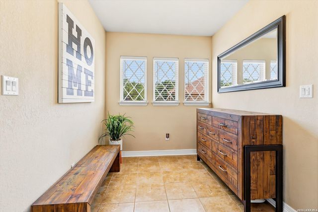 333 Cascade Trl, Castroville, TX 78009