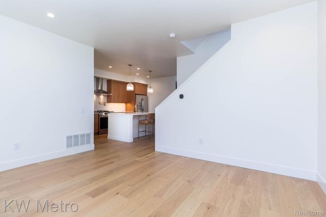 207 S Wilson Avenue, Royal Oak, MI 48067