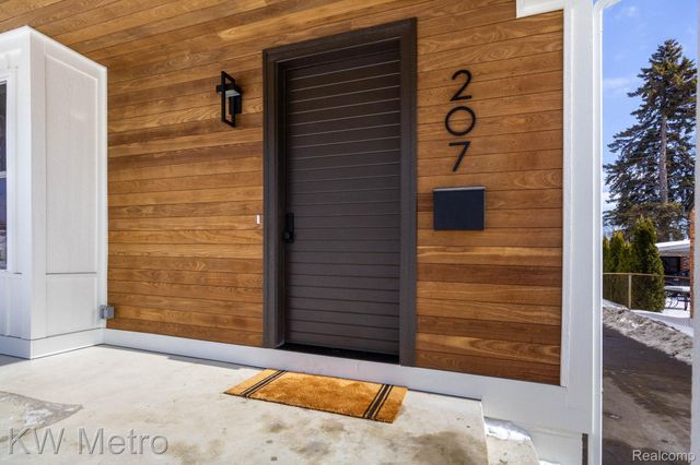 207 S Wilson Avenue, Royal Oak, MI 48067