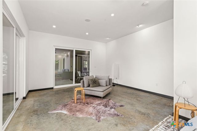 105 Schroeder Street, Lockhart, TX 78644