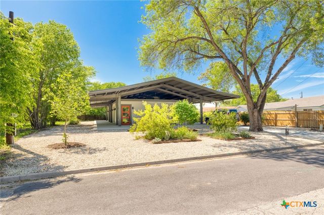 105 Schroeder Street, Lockhart, TX 78644