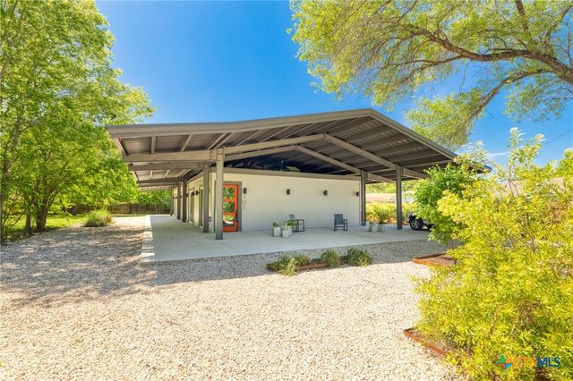 105 Schroeder Street, Lockhart, TX 78644