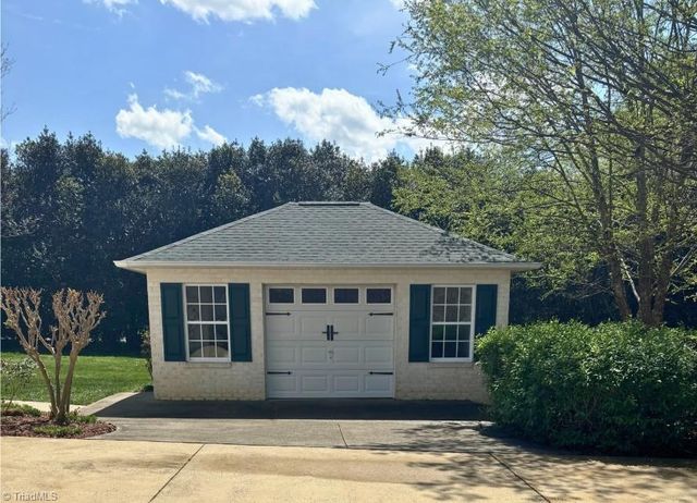 6398 Skylark Road, Pfafftown, NC 27040