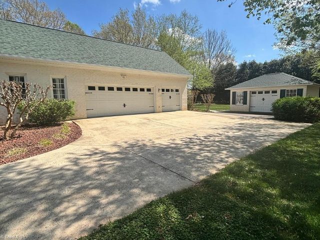 6398 Skylark Road, Pfafftown, NC 27040
