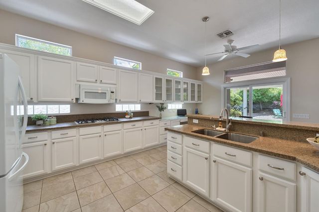 416 Barusch Ct, Roseville, CA 95747