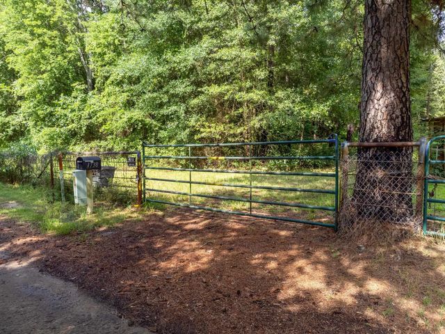 1738 White Cedar Rd, Big Sandy, TX 75755