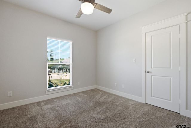 217 Smith Cir, Lindale, TX 75771