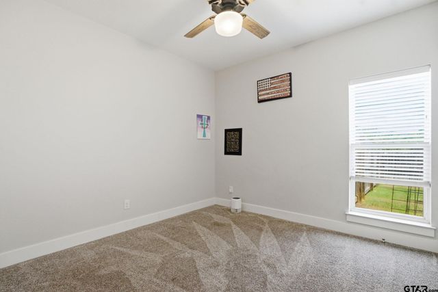 217 Smith Cir, Lindale, TX 75771