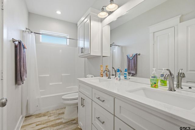 217 Smith Cir, Lindale, TX 75771